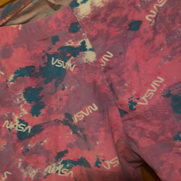 Child’s shorts - Picture 2 of 3